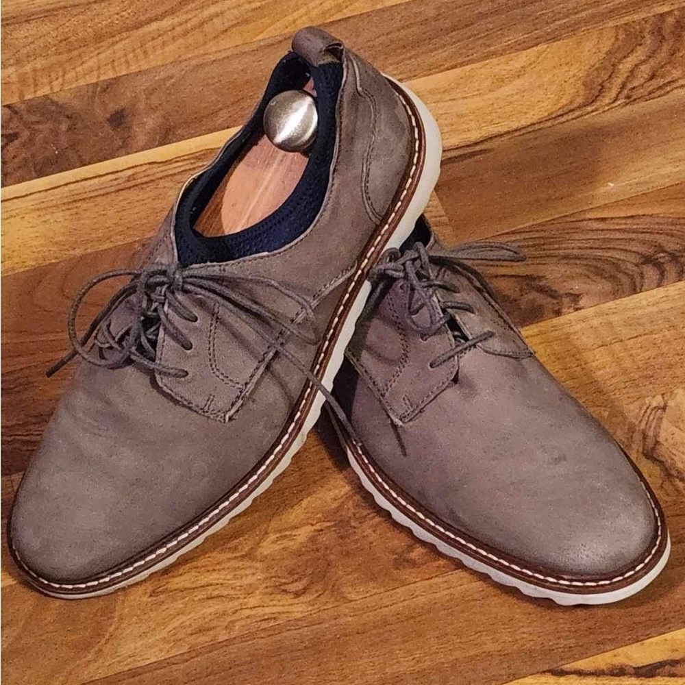Johnston and Murphy Shoes, Size 10M (shoe tree NOT included)